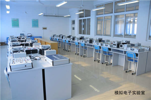 模拟电子实验室.JPG