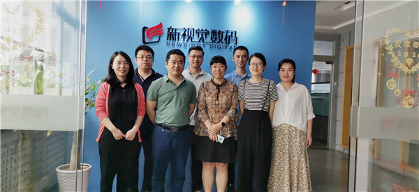 与山东新视觉数码科技有限公司深入研讨、合影.jpg