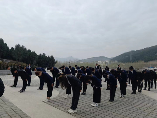 扫墓2_副本.jpg
