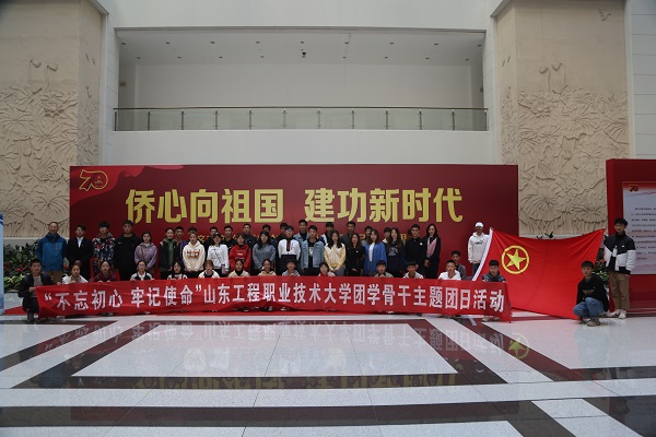 10月25日参观侨联展 (7)_wps图片.JPG