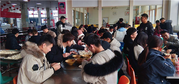 冬至包饺子2.jpg