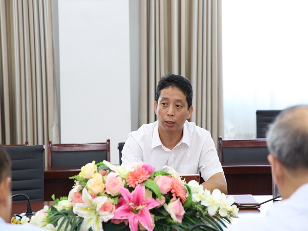 2E3A3700_副本.jpg