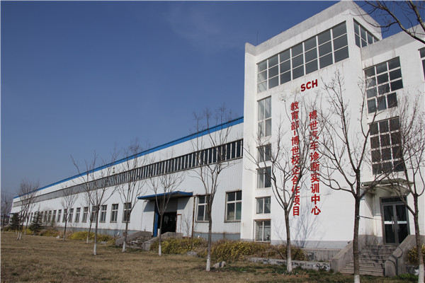汽车工程训练中心.JPG