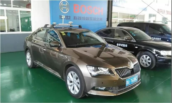 无人驾驶汽车.jpg