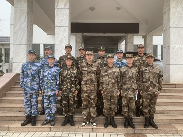 送兵合影_副本.jpg 送兵合影_副本.jpg