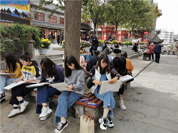 学生写生 (2).jpg