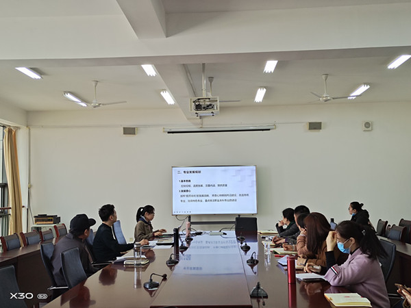 我校召开2021年新增高职专业设置研讨会_副本.jpg