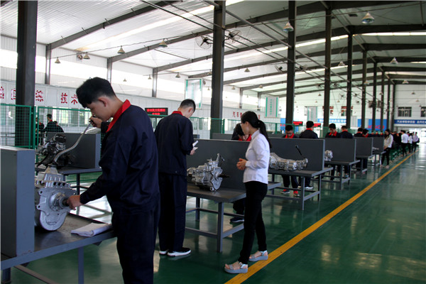 汽车变速器实训区.JPG